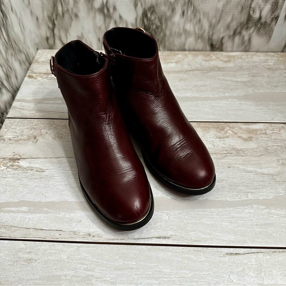 Zara Girls Sz 34 US Sz 2.5 3 Red Wine Leather Bootie Shoes Side Zip Gold Accents - Picture 4 of 10
